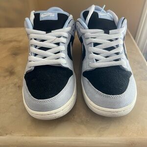 Nike Men's Black and Light Blue Sneakers